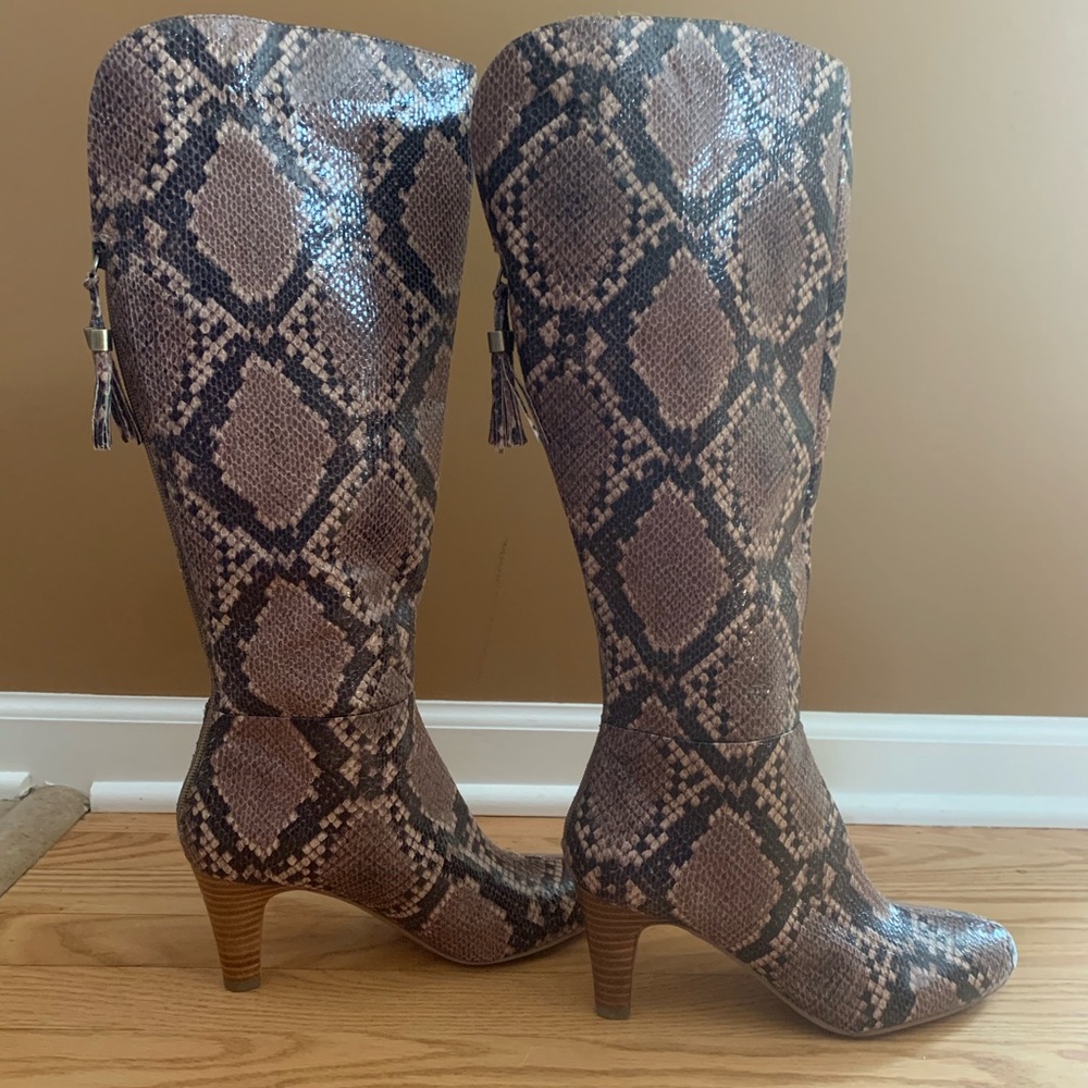 Bandolino Snake skin boots